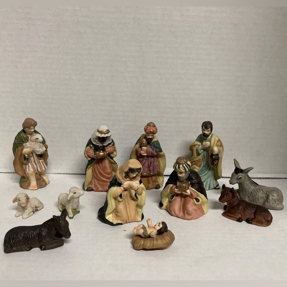 Glorious Collection Porcelain Nativity Set - Picture 2 of 2